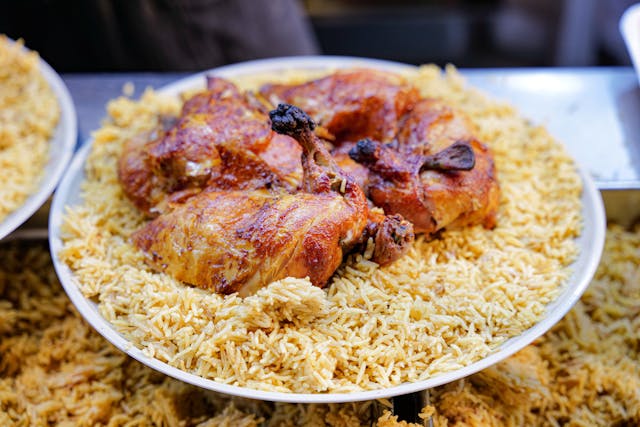 https://www.pexels.com/photo/ready-to-eat-chicken-meat-with-rice-16107645/