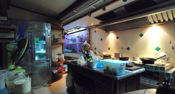 Chiang_Mai_restaurant_kitchen